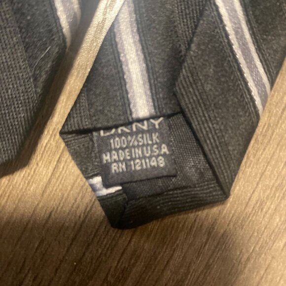 DKNY silk tie - Picture 2 of 2